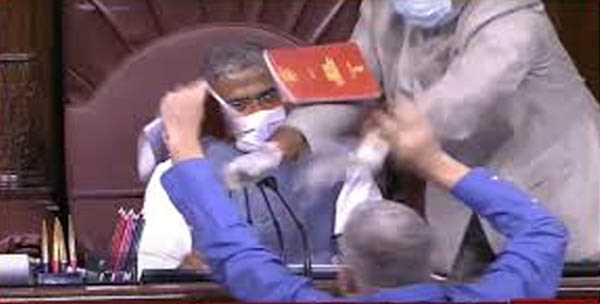 उच्च सदन में पास हुआ कृषि बिल, फाड़ दी गयी बिल बुक